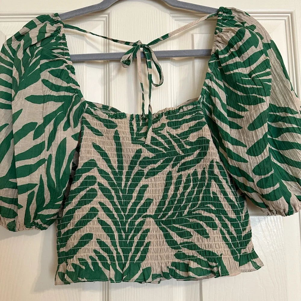 H&M Green and Tan Leaf Print Women's Top size small - Picture 5 of 9